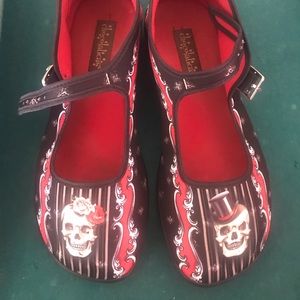 Fun Skull Design Chocolistas by Hot Chocolate